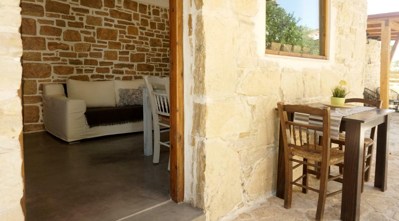 Studio Panagiota - Oasis Holiday Houses Kokkinos Pirgos Buitenkant foto